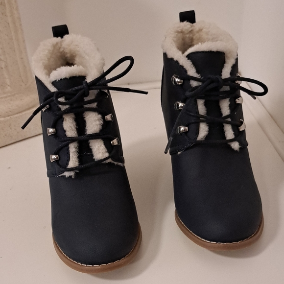 Nautica Gavina Navy Blue Ankle Boots with Cream Sherpa Lining Misses Size 8 - Picture 1 of 13